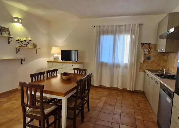 Capo Figari 13, Spazioso Nel Centro Di Con Terrazza Vista Mare, Wi-fi, Parcheggio Gratuito Daire *