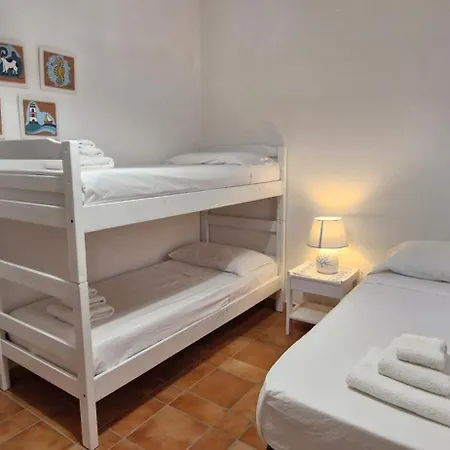 Capo Figari 13, Spazioso Nel Centro Di Con Terrazza Vista Mare, Wi-fi, Parcheggio Gratuito Διαμέρισμα *