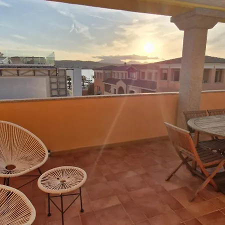 Capo Figari 13, Spazioso Nel Centro Di Con Terrazza Vista Mare, Wi-fi, Parcheggio Gratuito * Golfo Aranci