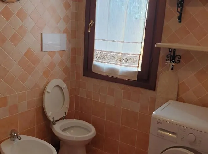 Capo Figari 13, Spazioso Nel Centro Di Con Terrazza Vista Mare, Wi-fi, Parcheggio Gratuito *