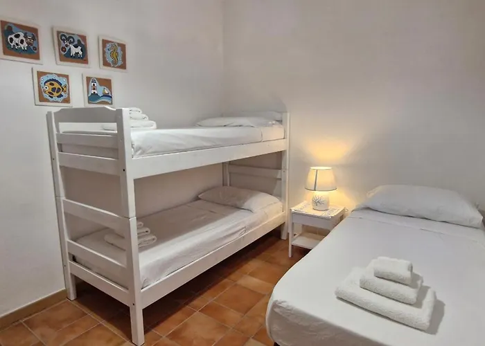 Capo Figari 13, Spazioso Nel Centro Di Con Terrazza Vista Mare, Wi-fi, Parcheggio Gratuito Апартаменты *