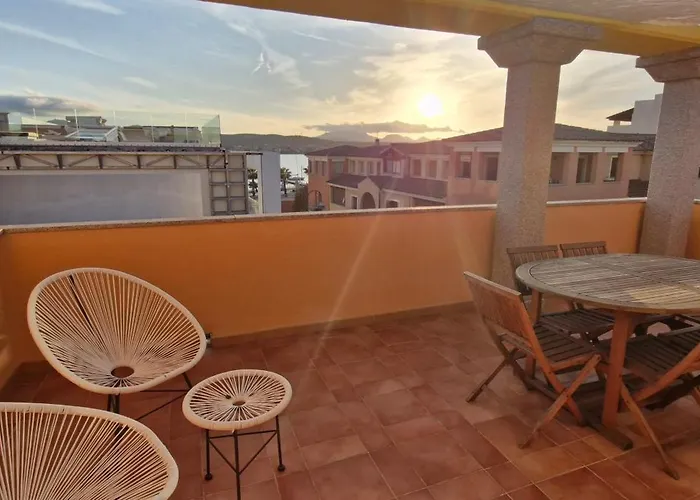 Capo Figari 13, Spazioso Nel Centro Di Con Terrazza Vista Mare, Wi-fi, Parcheggio Gratuito * Гольфо-Аранчи